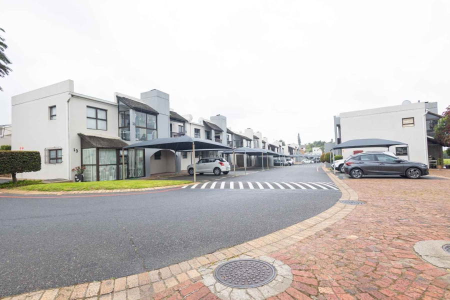 To Let 2 Bedroom Property for Rent in Loevenstein Western Cape